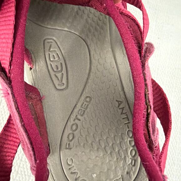 Keen Whisper Sandals Womens Size 7.5 Dark Pink Closed Toe - Picture 6 of 10
